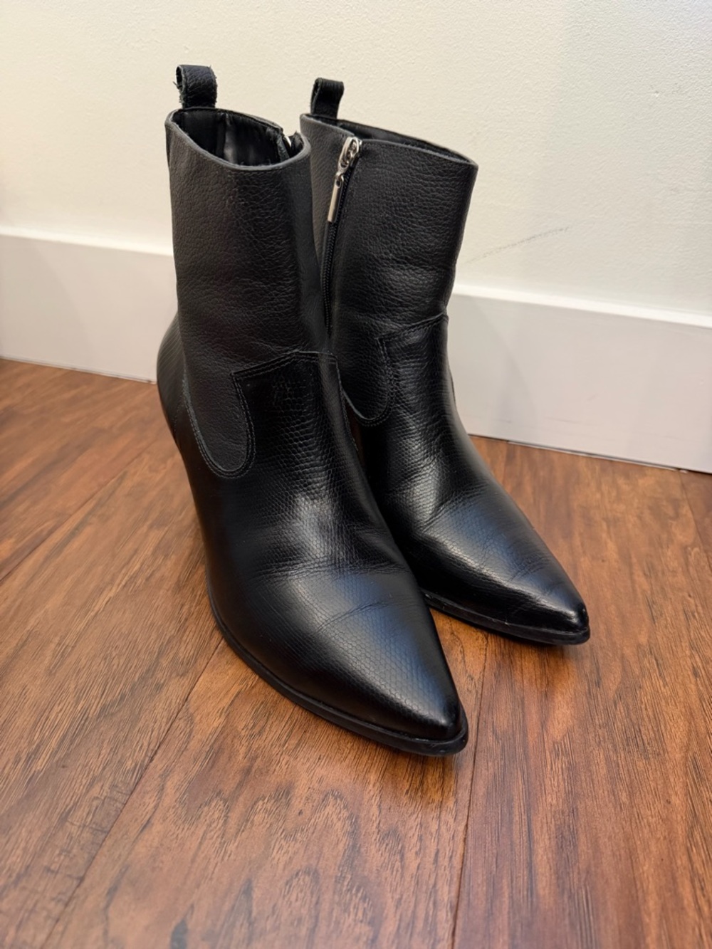 Kaanas Black Leather Booties Size 9
